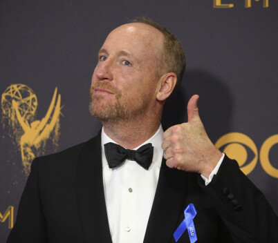 EMMY AWARDS 2017: Veep-skuespiller Matt Walsh var blant dem med blå sløyfe under nattens Emmy Awards. FOTO: NTB Scanpix EMMY AWARDS 2017: Veep-skuespiller Matt Walsh var blant dem med blå sløyfe under nattens Emmy Awards. FOTO: NTB Scanpix